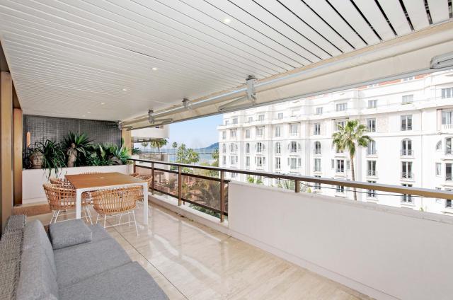 Location appartement Régates Royales de Cannes 2024 J -146 - Details - Gray 5F3